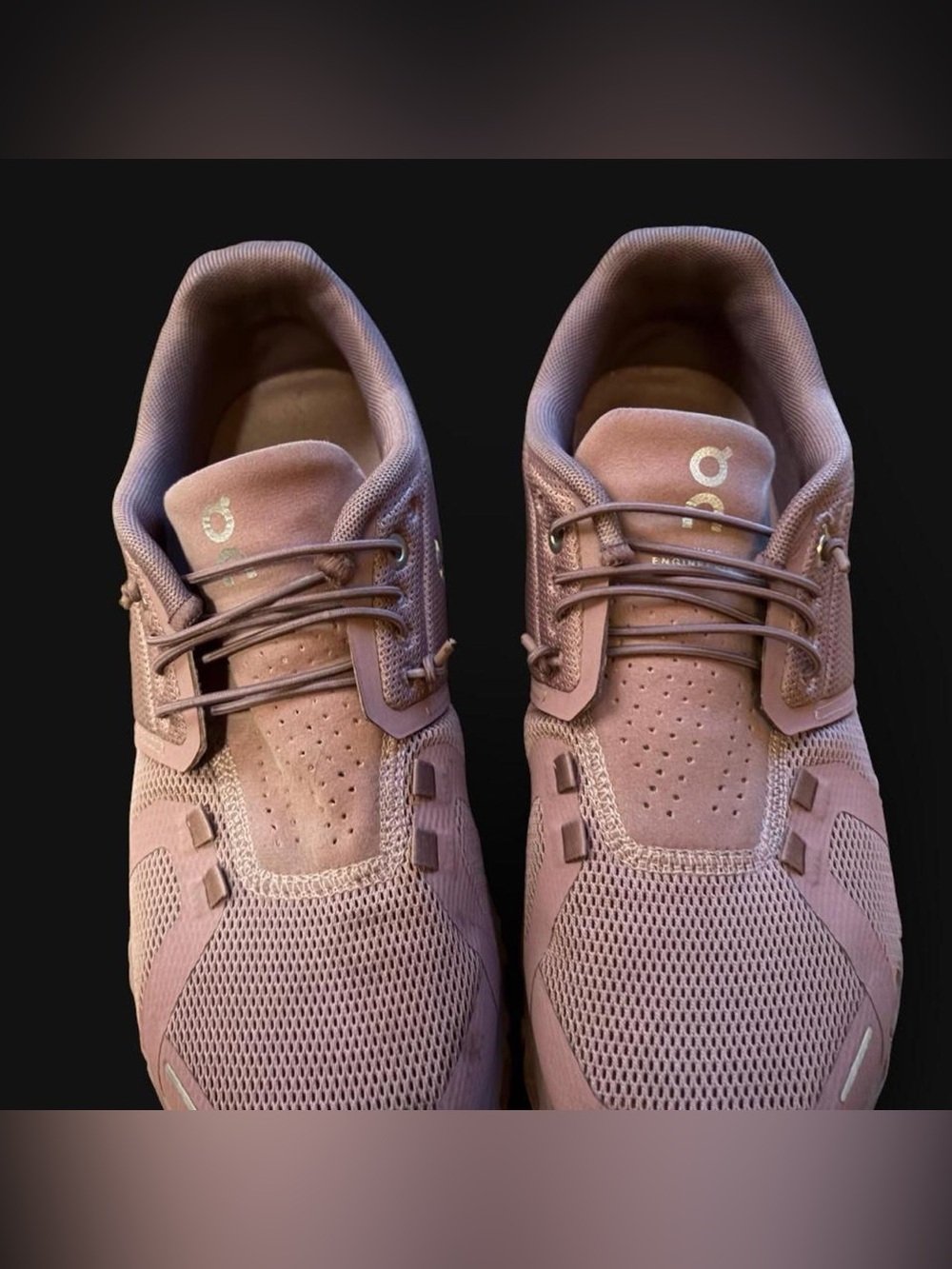 On Cloud running sneakers